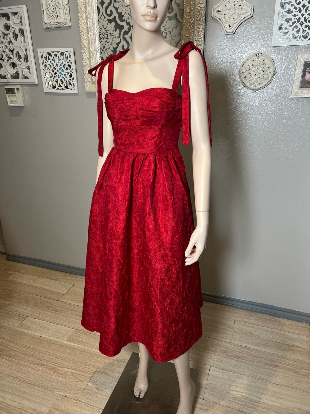 Lulu’s Red Tie-Shoulder Retro Style Midi Dress - Picture 3 of 9
